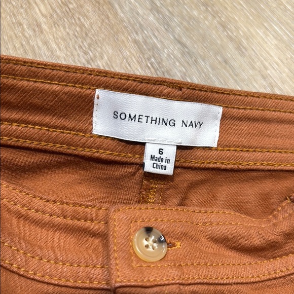 Something Navy Size 6 Tan Capris Front Pockets - Picture 2 of 13